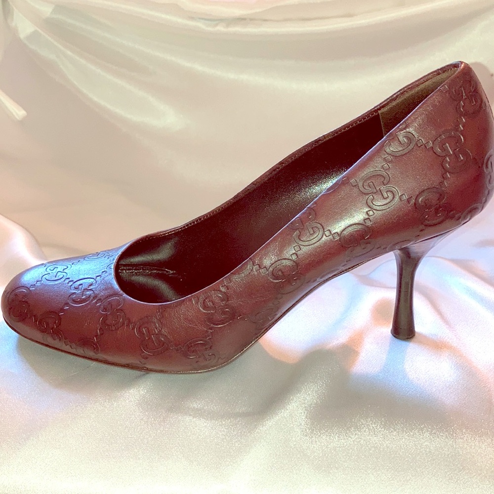 Gucci leather pumps